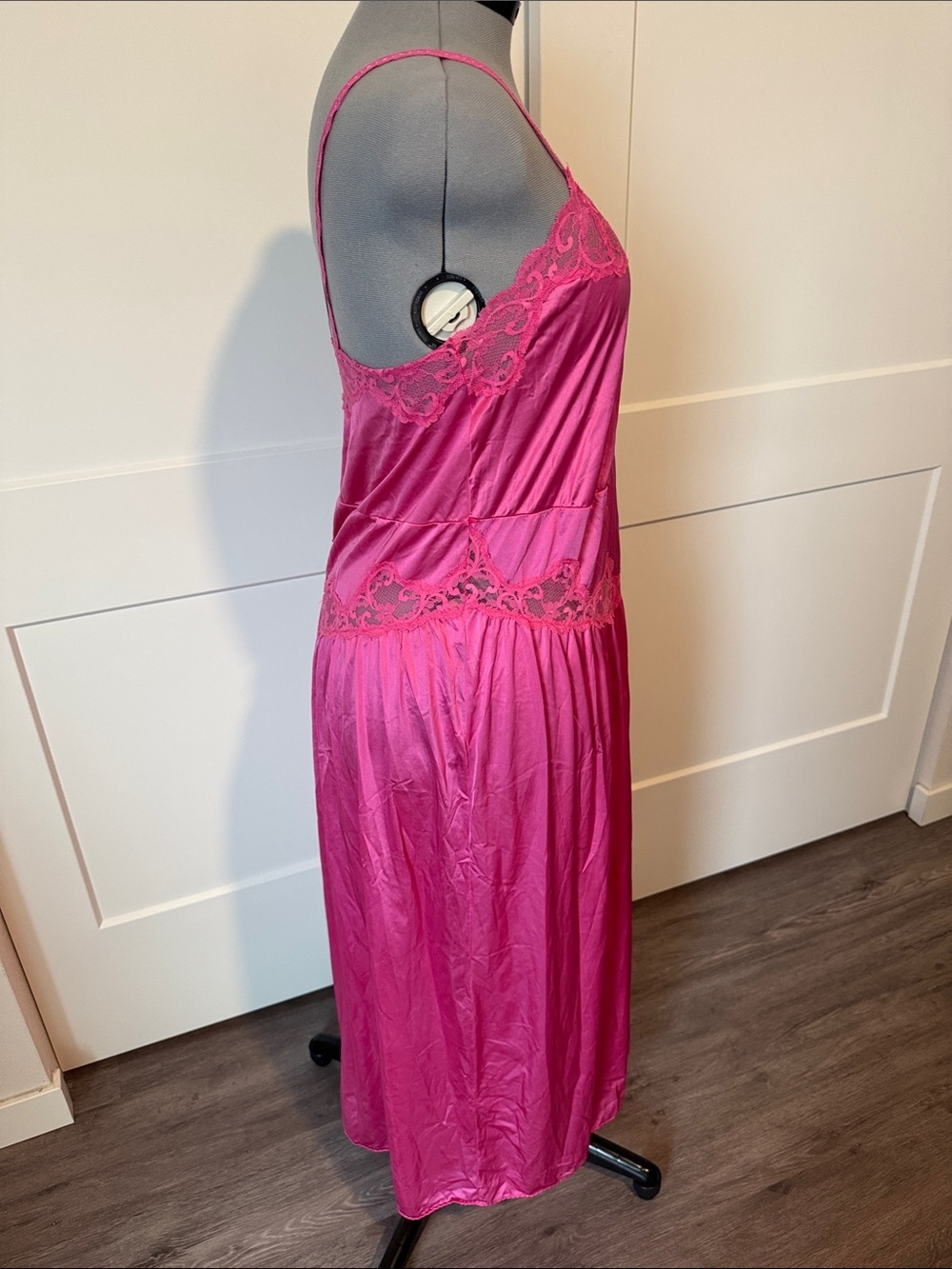 Vintage Union Made 80s Drop Waist Fuchsia Lace-Trim Nightgown - Picture 4 of 13